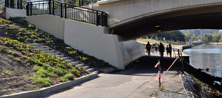 Swan St retaining wall